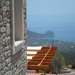 Ξενοδοχείο Tsira